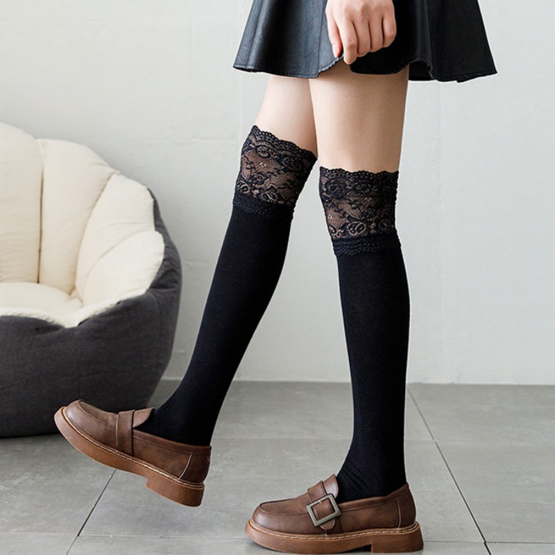 جوارب نسائية بيضاء مزينة بالدا - مراجعة Boot Sock Slouchy وسعره